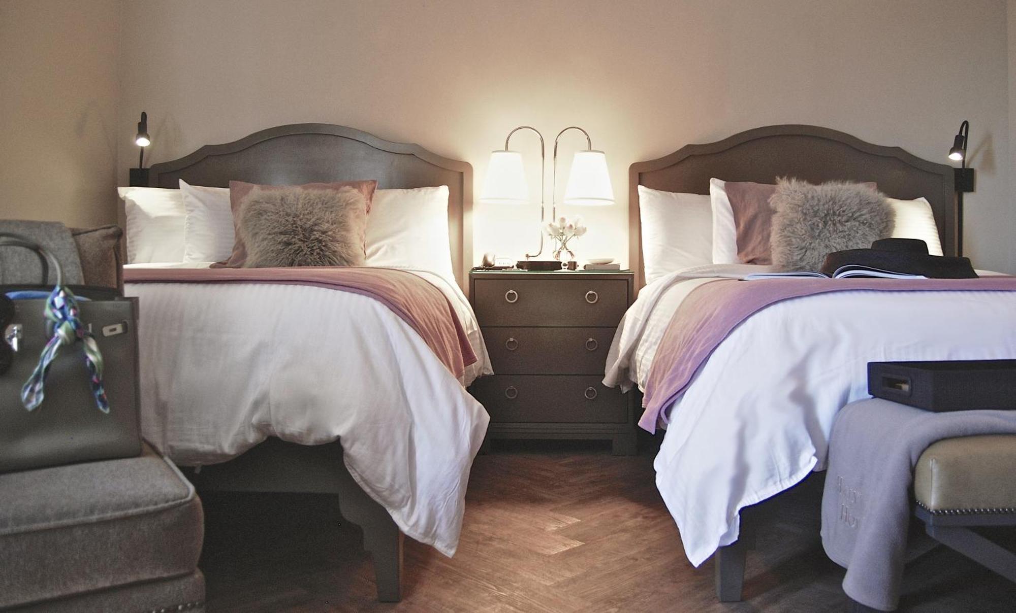 Deluxe Queen Room with Two Queen Beds,208794388:JPEG