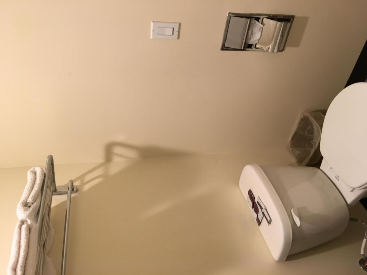 Room Queen Bed,1415956161:JPEG