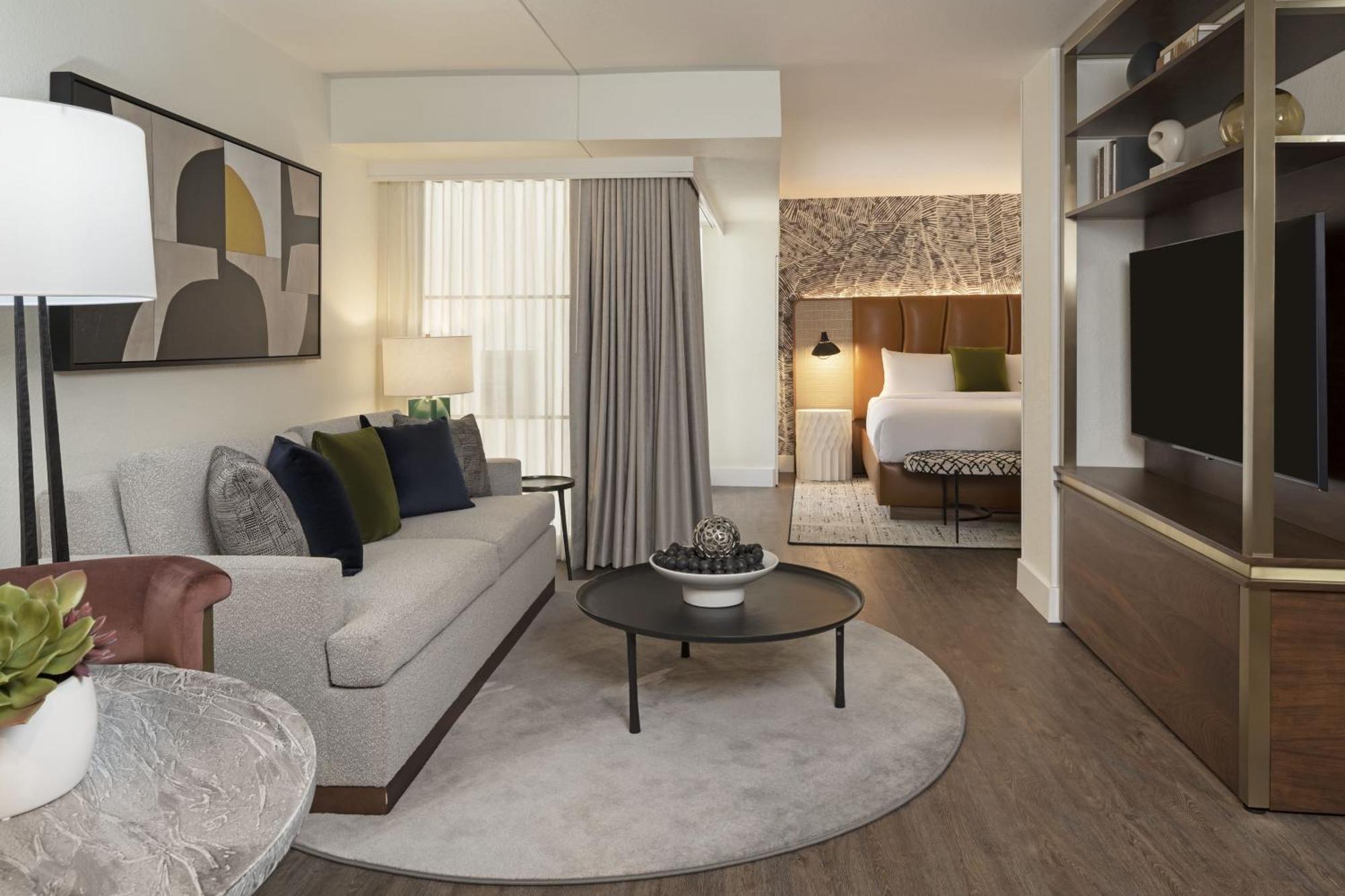 One-Bedroom Queen Suite Sofa Bed