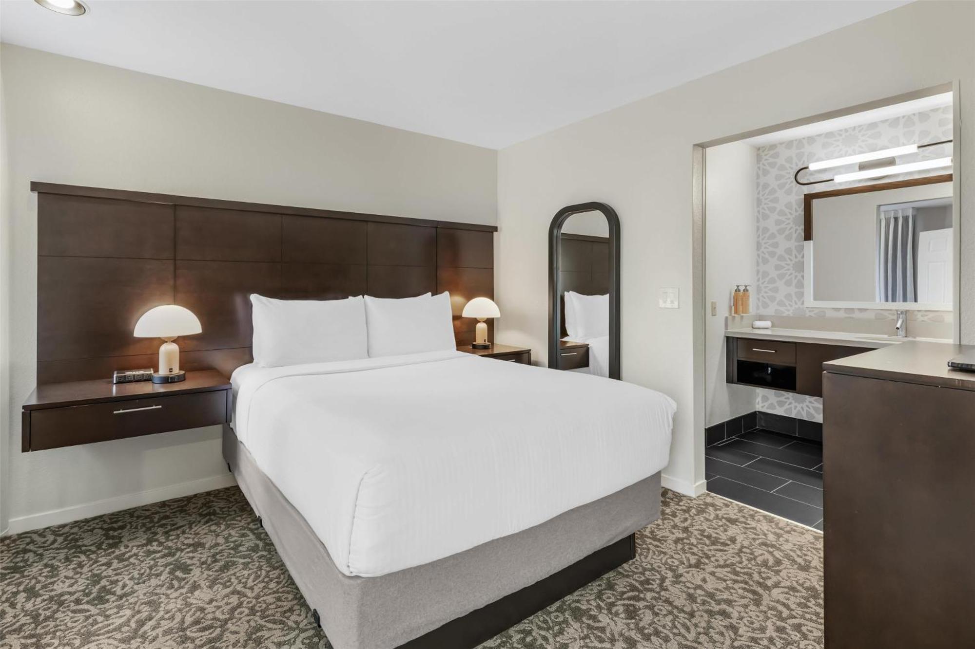 One-Bedroom Queen Suite Roll Shower Mobility Accessible,1664657093:JPEG