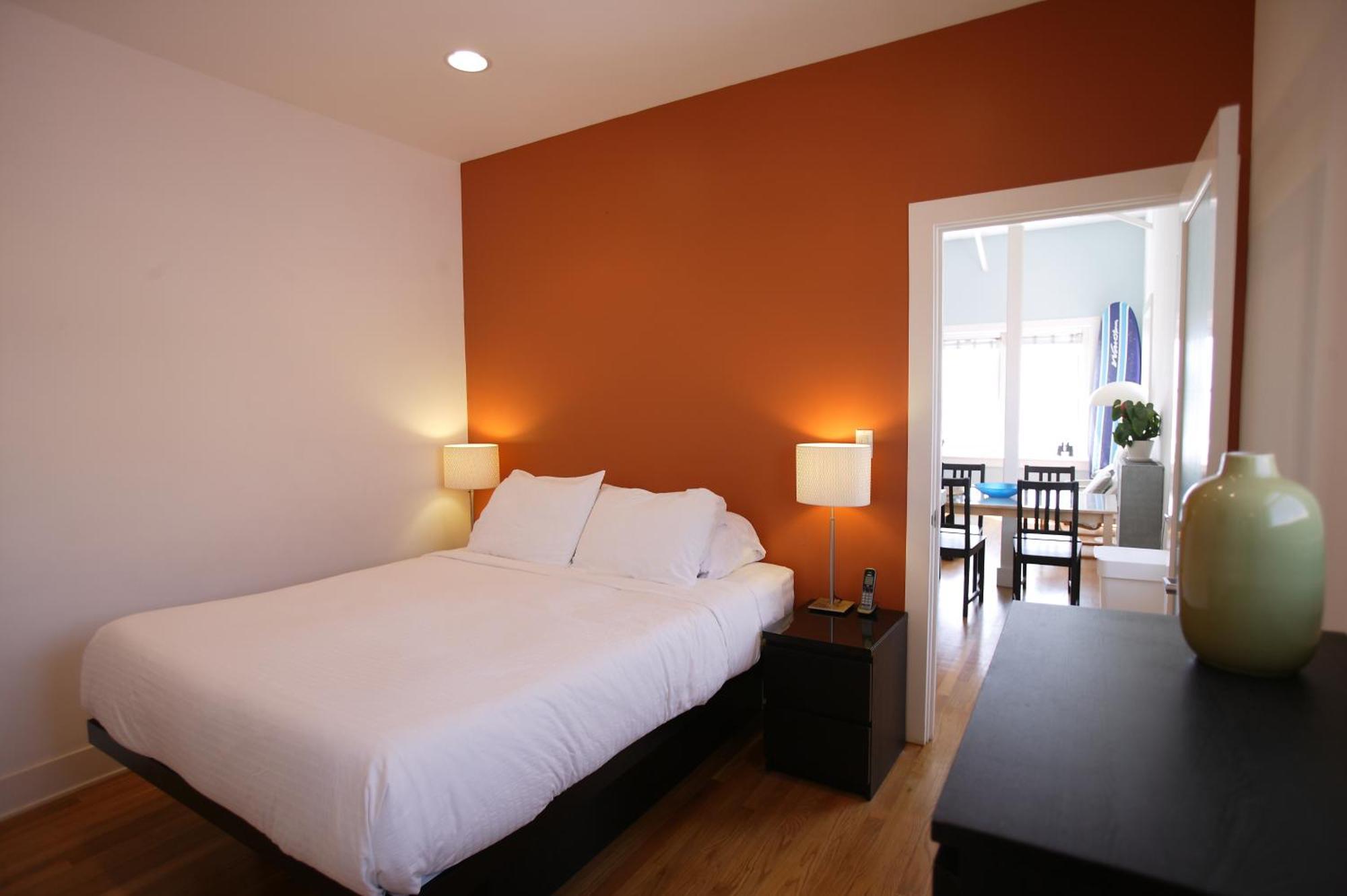 Top Floor One-Bedroom Suite Beachfront Ocean View 1 Queen Bed 1 Sofa Bed