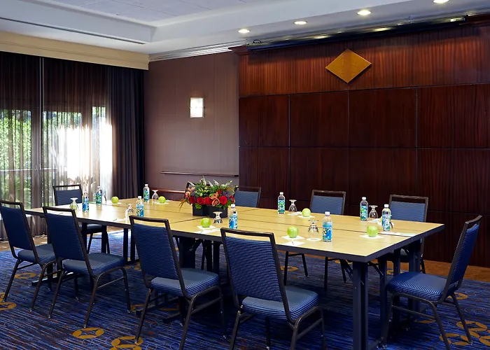 Courtyard By Marriott Los Angeles Lax / Century Boulevard