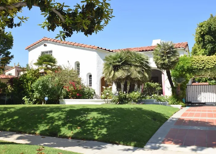 Private villas Beverly Hills Celebrity Home