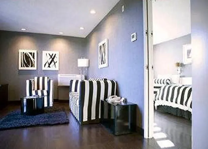 Ramada Plaza By Wyndham West Hollywood Hotel & Suites